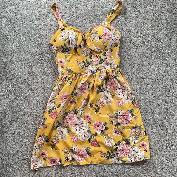 Xhilaration Dresses & Skirts - NWT yellow floral dress